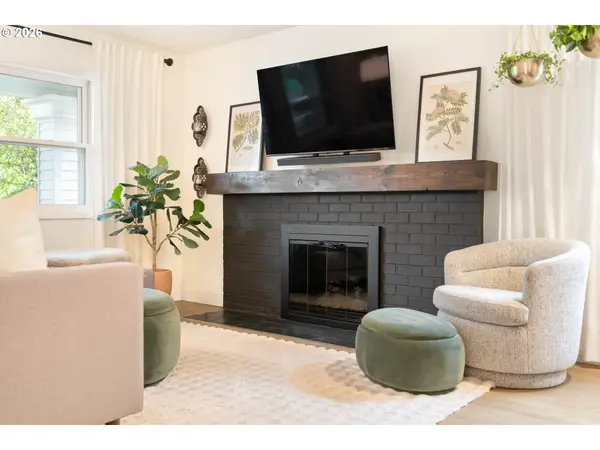 3453 E BURNSIDE ST, Portland, OR 97214