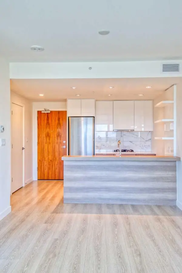 108 Waterfront CT SW #1604, Calgary, AB T2P 1K7