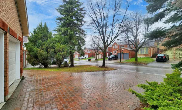 31 Cavalry TRL, Markham, ON L3R 9H3