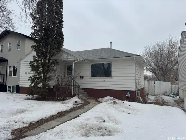 1318 B AVENUE N, Saskatoon, SK S7L 1G5