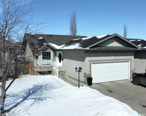 330 Sears COVE, Saskatoon, SK S7N 4V7