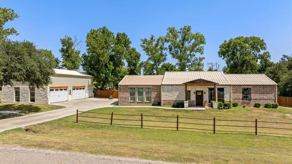 3119 Bob White Drive, Granbury, TX 76049