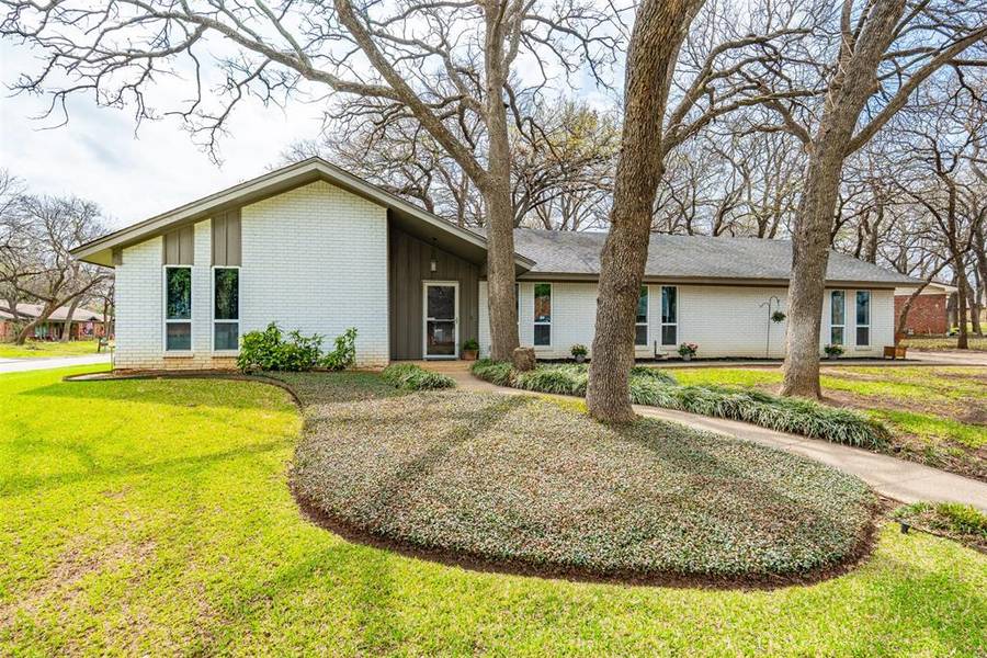 1819 W Cedar Elm Drive, Arlington, TX 76012