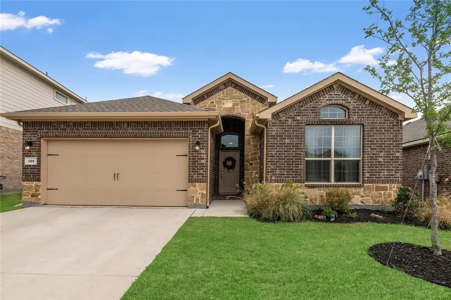 196 Tanager Drive, Rhome, TX 76078