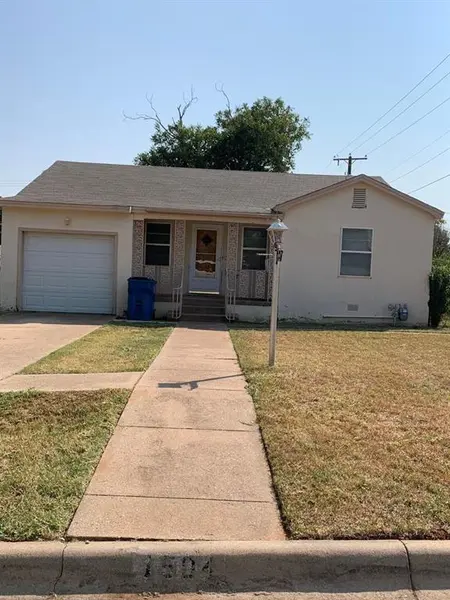 1504 McCaulley Street, Sweetwater, TX 79556