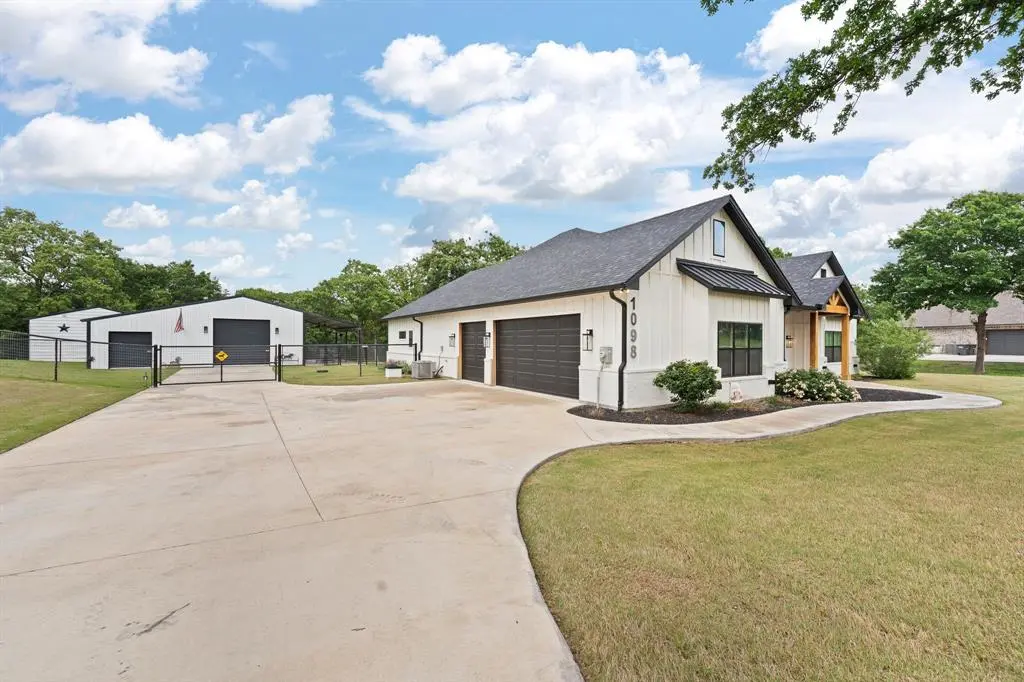 1098 Twin Creeks Drive, Weatherford, TX 76088