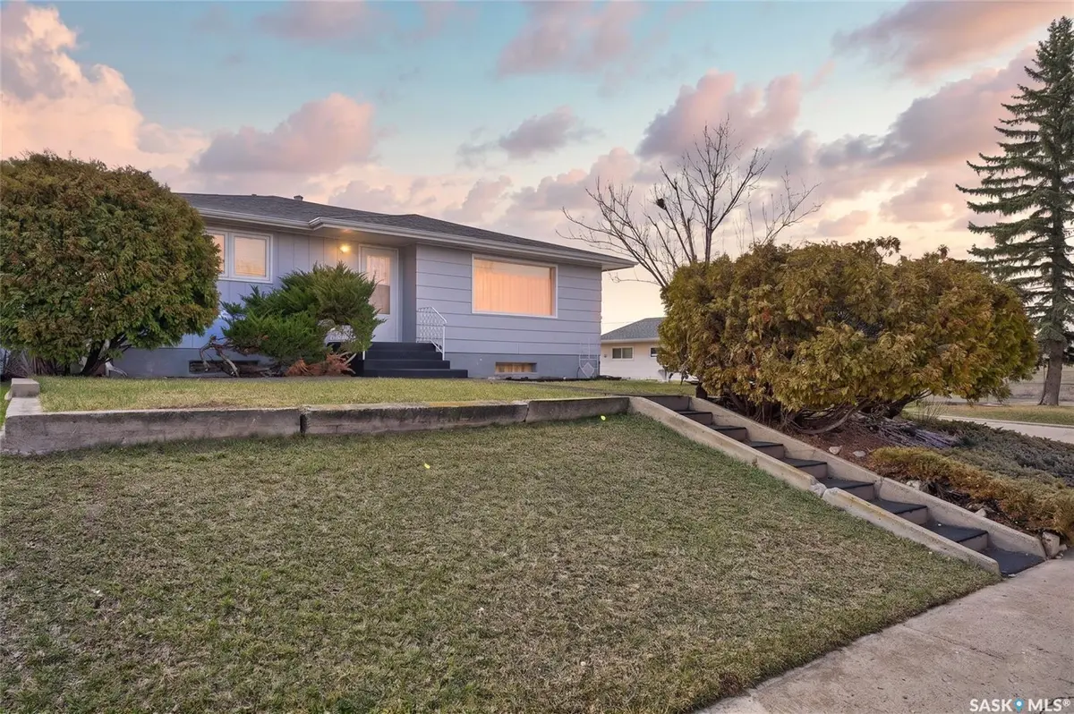 1320 Grafton AVENUE, Moose Jaw, SK S6H 3S8