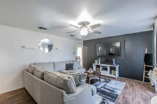 108 N Lakeview Drive, Lacy Lakeview, TX 76705