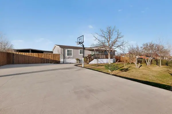 819 Hoss Road, Sanger, TX 76266