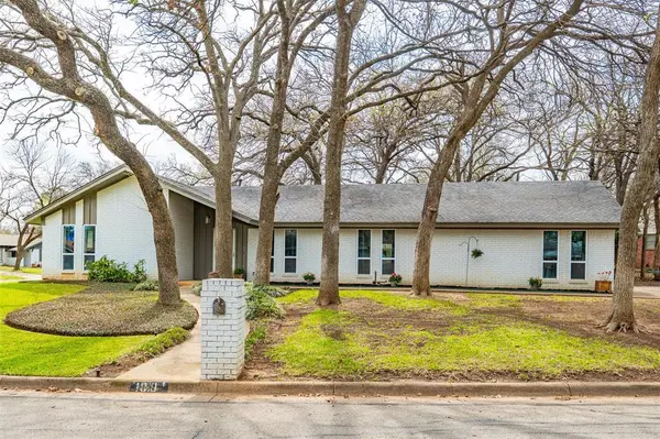 1819 W Cedar Elm Drive, Arlington, TX 76012