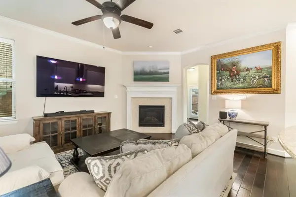 904 Enchanted Wood Drive, Arlington, TX 76005