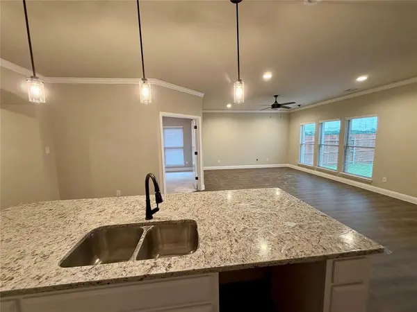 1045 Nighthawk Trail, Alvarado, TX 76009