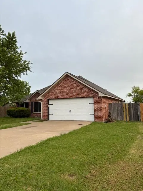 1157 N 3rd Street, Wills Point, TX 75169