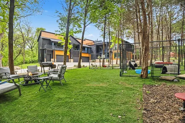 511 S Bluegrove Road, Lancaster, TX 75146