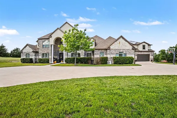 505 S Bluegrove Road, Lancaster, TX 75146