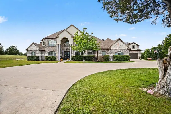 505 S Bluegrove Road, Lancaster, TX 75146