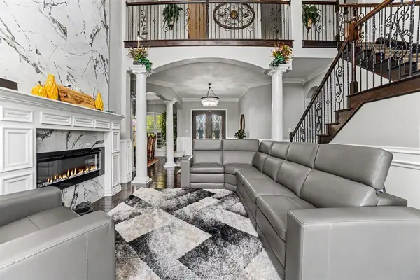 505 S Bluegrove Road, Lancaster, TX 75146