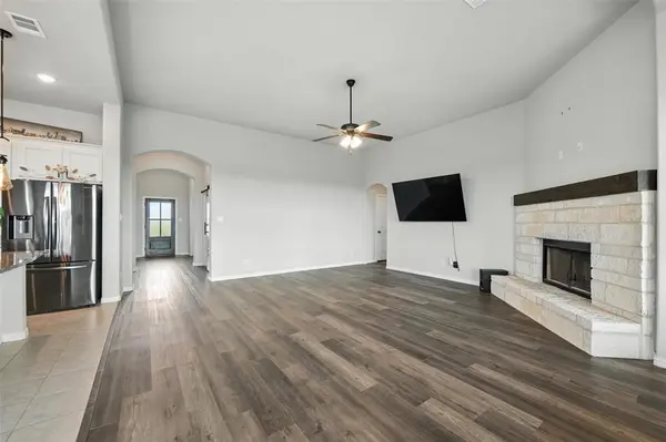 1089 Flagstone Drive, Weatherford, TX 76085