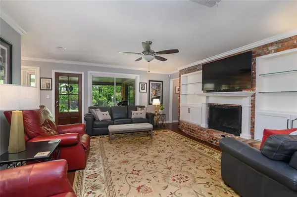 7629 University Drive, Shreveport, LA 71105