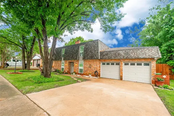 2121 Mountainview Drive, Hurst, TX 76054