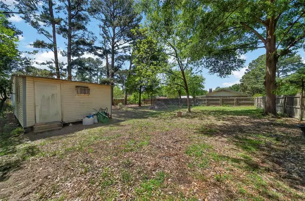 1009 Caprice Dr, Grand Saline, TX 75140