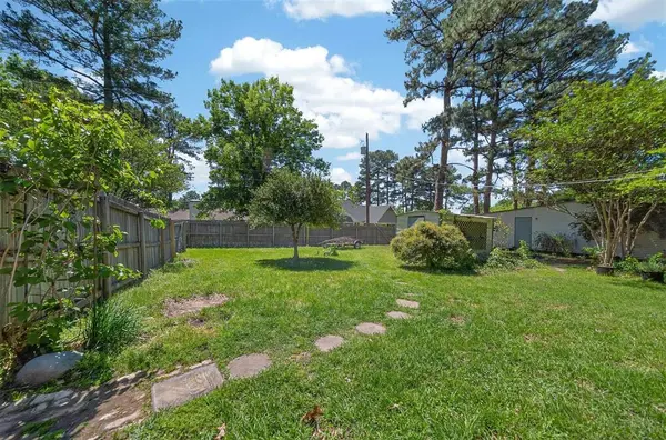 1009 Caprice Dr, Grand Saline, TX 75140