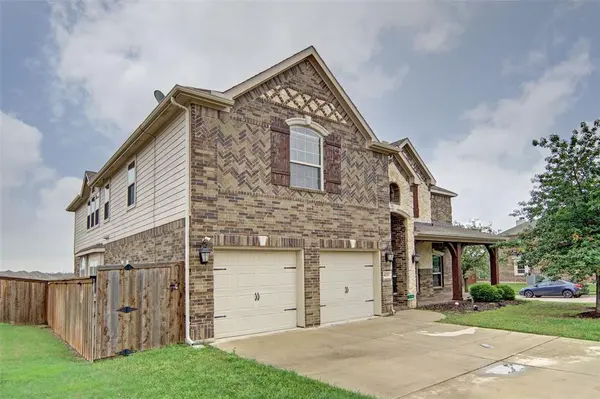 6132 Falls Lake Road, Fort Worth, TX 76179