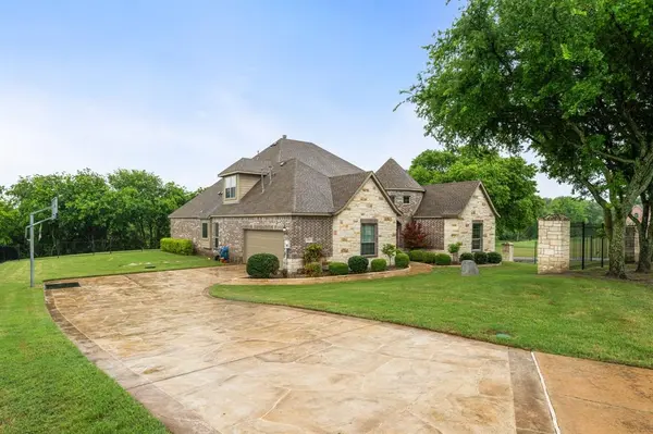 1001 Hilltop Drive, Lavon, TX 75166