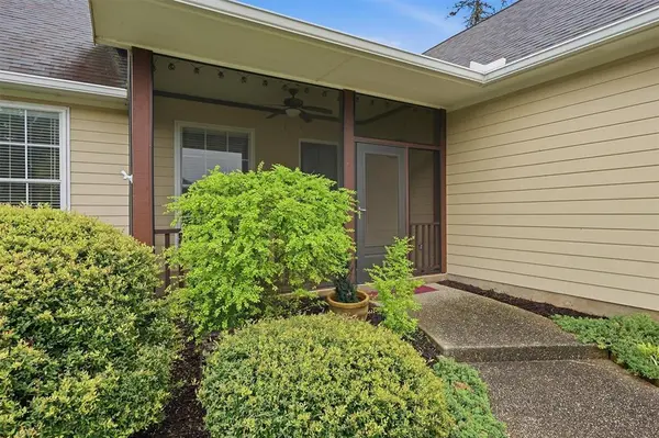 621 Kiowa Drive E, Lake Kiowa, TX 76240