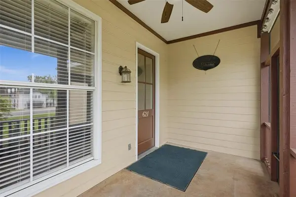 621 Kiowa Drive E, Lake Kiowa, TX 76240