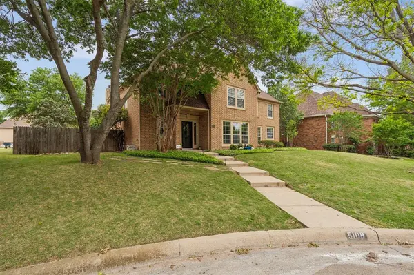 5109 Dewdrop Lane, Fort Worth, TX 76123