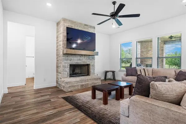 341 Oak Meadow Lane, Weatherford, TX 76085