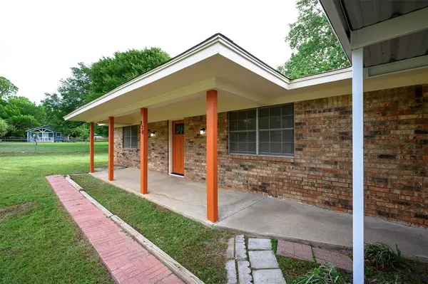 820 N Avenue A, Springtown, TX 76082