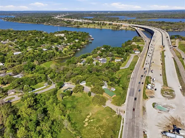 7020 Edgemere Place, Lake Worth, TX 76135