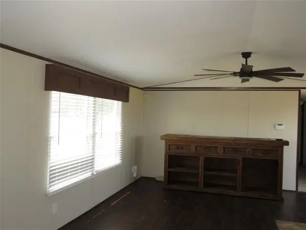 2191 Crockett Street, Sanger, TX 76266