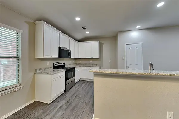 10441 Evening View Drive, Fort Worth, TX 76131