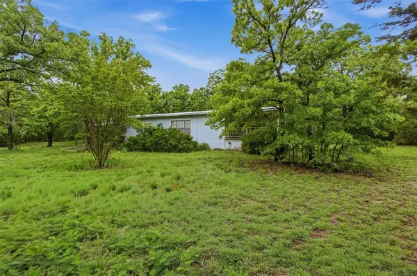 936 Carter Lake Drive, Bowie, TX 76230