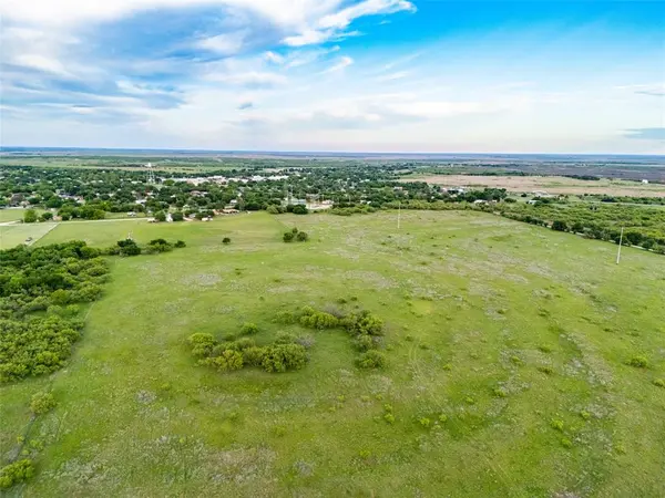 508 W Hugo, Petrolia, TX 76377