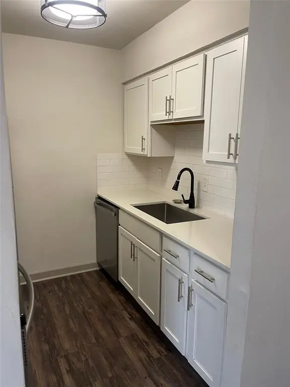 3627 Almazan Drive #216, Dallas, TX 75220