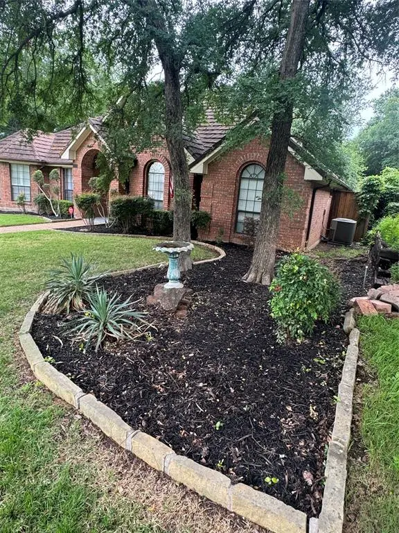 713 Ashley Drive, Hurst, TX 76054