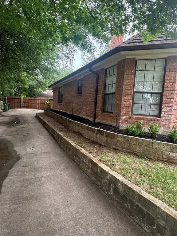 713 Ashley Drive, Hurst, TX 76054