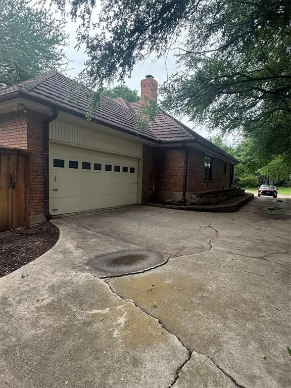 713 Ashley Drive, Hurst, TX 76054