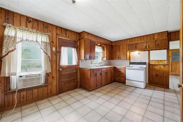 222 S Fairpark Street, Riesel, TX 76682