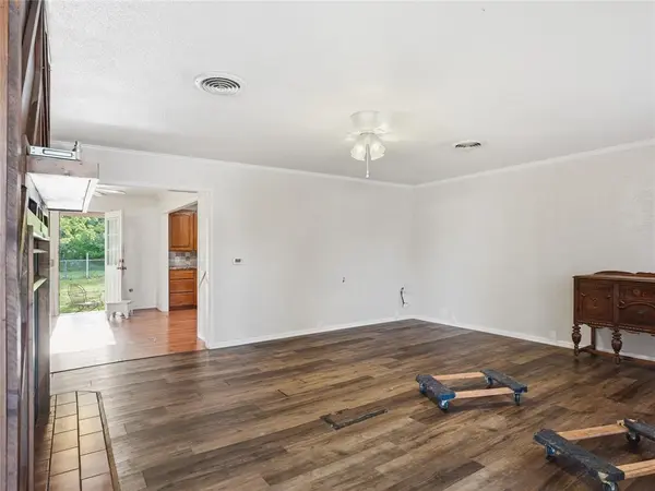 511 N Clay Street, Henrietta, TX 76365