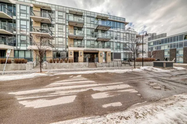 51 Waterfront Mews SW #110, Calgary, AB T2P0X3