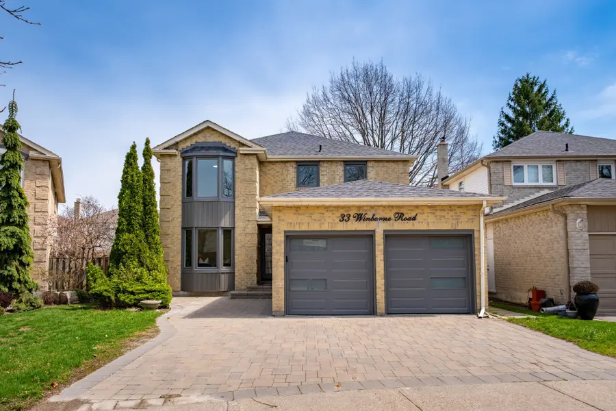 33 Winborne DR, Vaughan, ON L4J 2R8