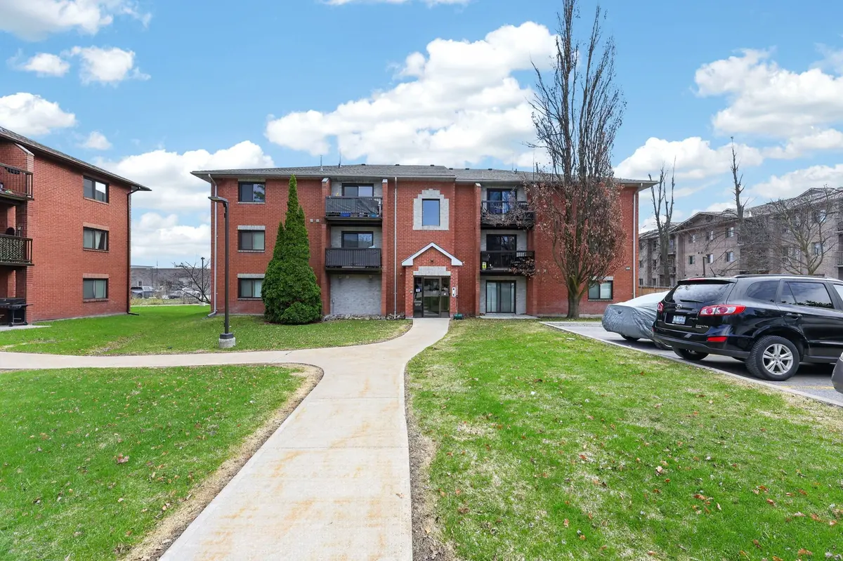 183 Edgehill DR #C4, Barrie, ON L4N 1L9