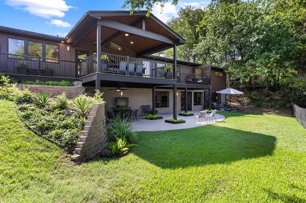 916 Wooded Crest Drive, Woodway, TX 76712