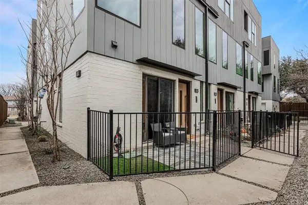 304 Mathey Court, Dallas, TX 75208