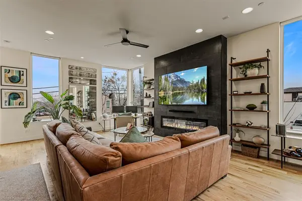 304 Mathey Court, Dallas, TX 75208